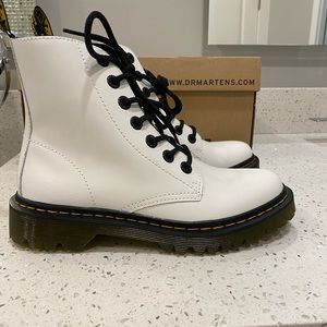 Women size 6 Luana boots Dr.Martens
